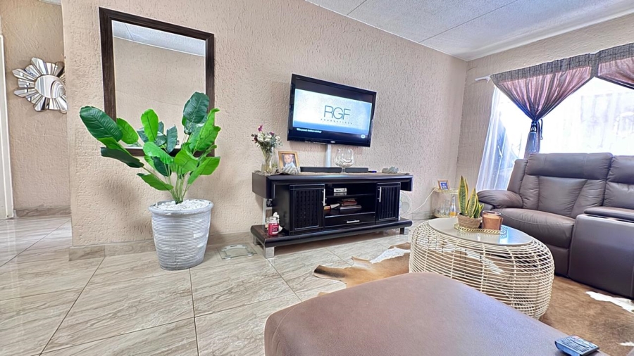 2 Bedroom Property for Sale in Pellissier Free State